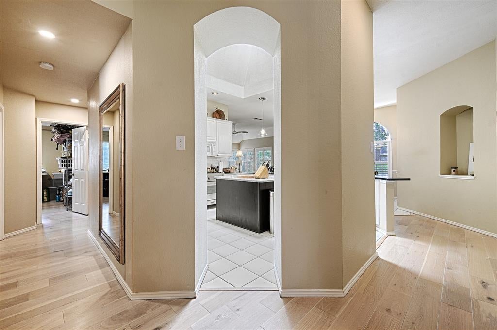 10013 White Lane