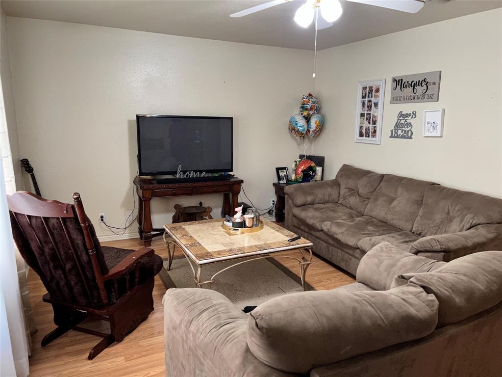 1326 S Travis Street 1328