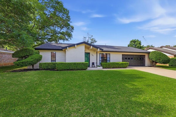 217 E LOUELLA DR, HURST, TX 76054 - Image dda2c252a8832b61e43cc27097aa5e0f/3460102500