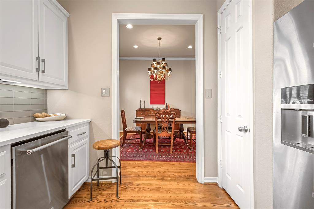 4508 Bowser - Residential