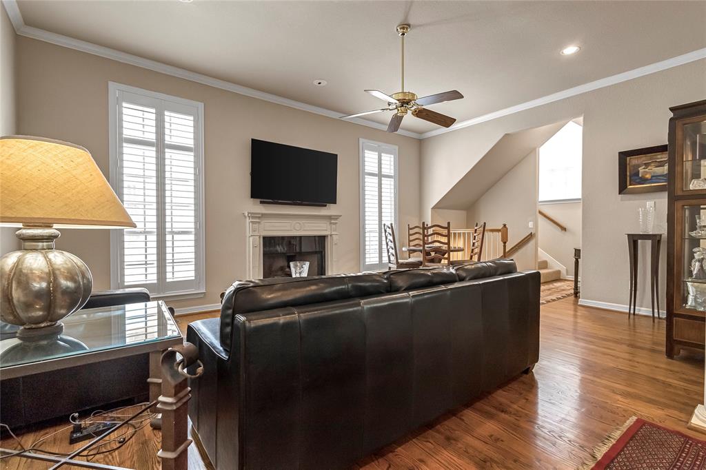 4508 Bowser - Residential