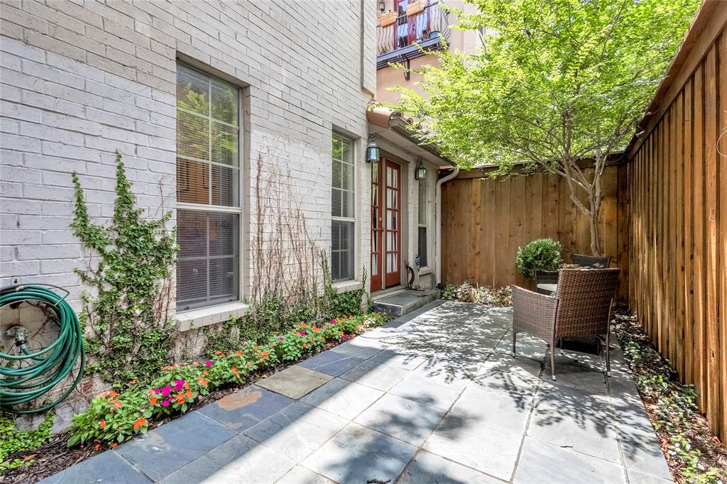 4508 Bowser - Residential