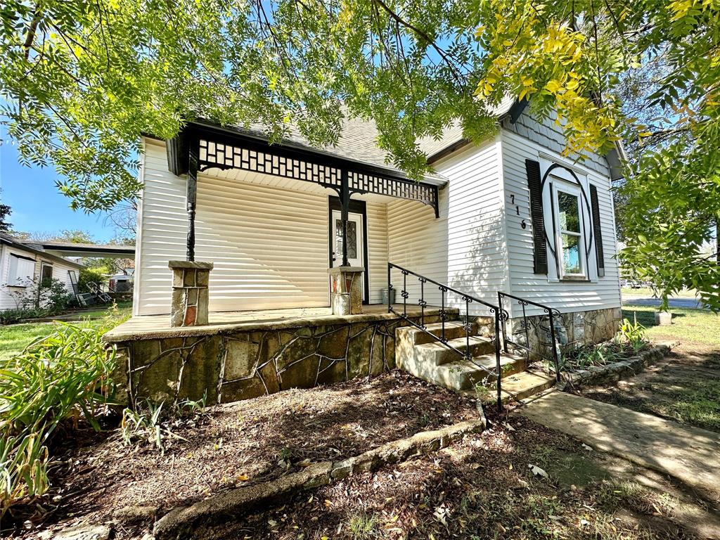 716 N Mesquite Street