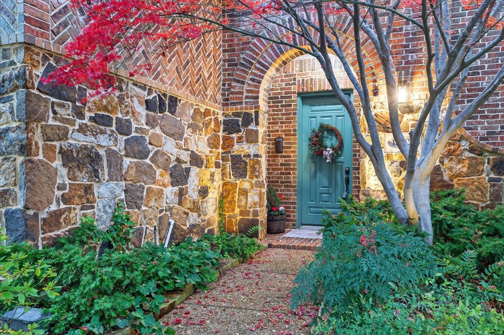 15221 Ridgewood Drive