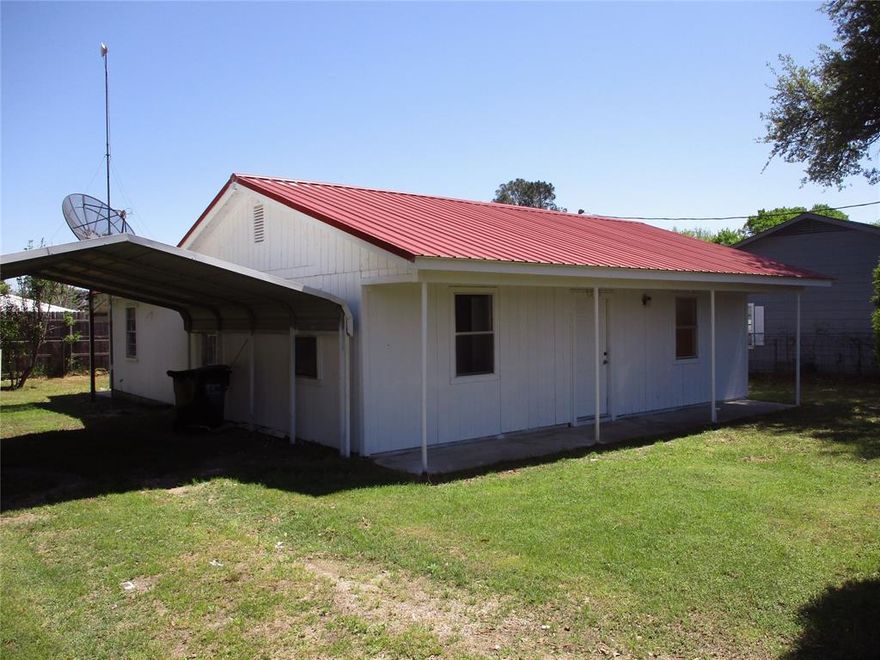 Freshly painted and ready for your finishing touches. hard to find 4 bedrooms, 2 bath home in town with easy access to Schools, Shopping, just minutes from Lake Tawakoni or Lake Fork. Fenced yard for your pets and your children's safety. Come check this out.