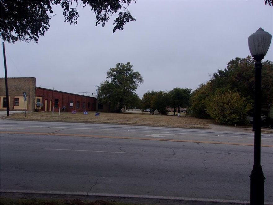 Commercial lot on Street with much traffic. Fronts N. Mason 
st. and backs up to Smythe St.


Seller is a licensed real estate broker.