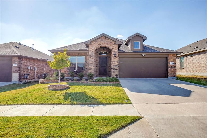 Situated just off Chapel Creek, this 3-bedroom, 2-bath home offers a blend of comfort, functionality, and convenience in one of Fort Worth’s growing areas. The thoughtfully designed layout features inviting living spaces filled with natural light, creating an ideal setting for both relaxing and entertaining. The kitchen flows seamlessly into the main living area, making everyday living easy and connected, while the bedrooms provide flexibility for family, guests, or a home office. Outside, enjoy a spacious yard with plenty of room for outdoor gatherings, play, or future enhancements. With quick access to major highways, shopping, dining, and everyday conveniences, this home delivers the space you want in a location buyers love.