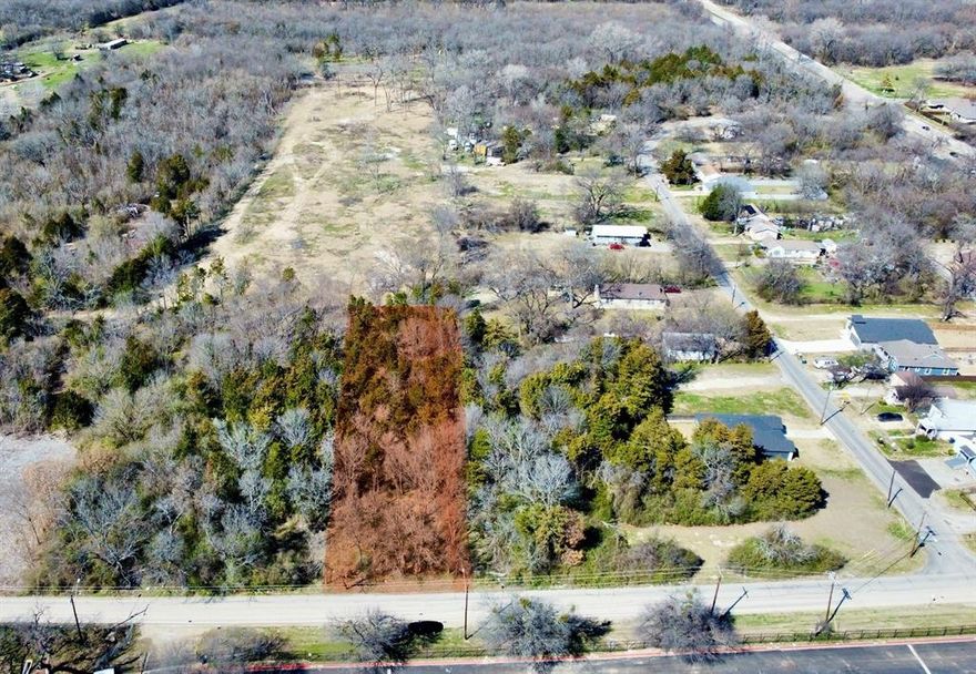 0.7 acre located in a great location just 15 minutes away from the heart of Dallas with easy access to major highways. New homes being built in this rapidly growing area. Water, sewer, and electricity at street. This lot is ready to build! Recent survey has been done.