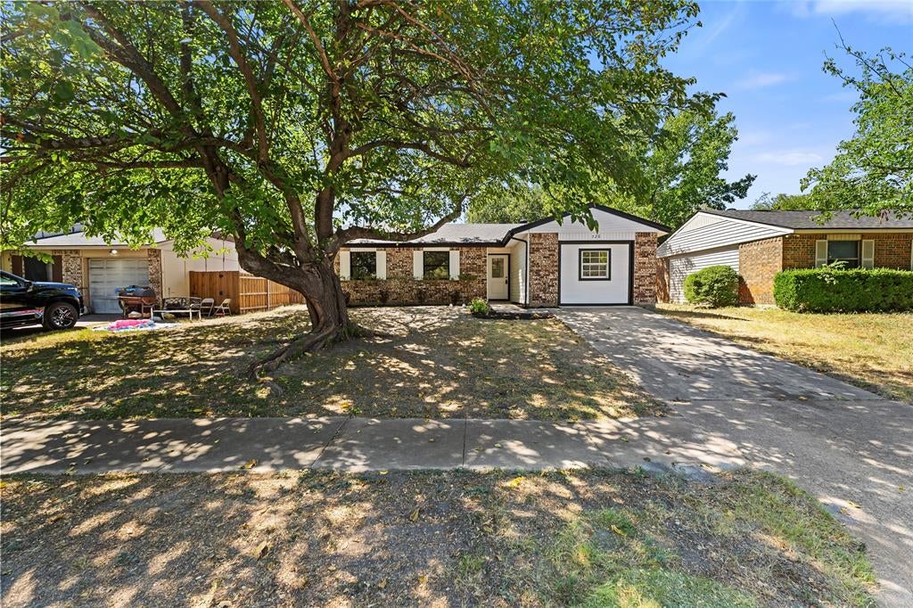 726 Holliday Lane