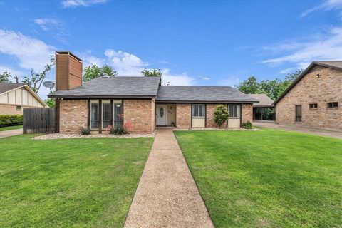 Photo of 913 Montclair Drive, Waco, TX 76710 (MLS # 21254397)