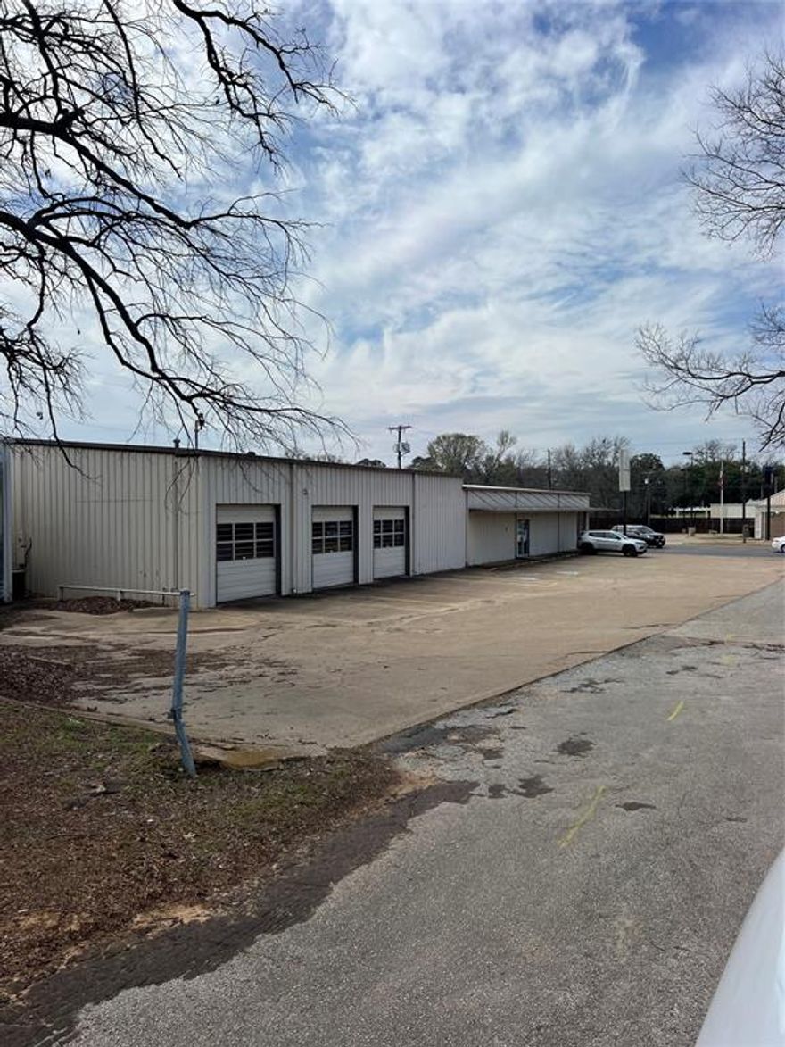 #21-Prime Commercial Building in Downtown Athens – High Visibility & Versatile Space! Seize this incredible opportunity to own a well-positioned commercial building in the heart of downtown Athens! Boasting exceptional exposure, this property is ideal for a variety of business ventures. Total Space: 9,100 SF Showroom & Office: 4,500 SF – Perfect for customer-facing operations or professional offices Warehouse & Shop Area: 4,600 SF – Spacious and functional for storage, production, or distribution Additional Storage: Floored upstairs space, complete with a lift for easy access This property offers prime visibility, ample space, and unmatched versatility—perfect for retail, service, or industrial use. Don't miss out on this rare investment opportunity in a thriving location! Schedule a showing today!