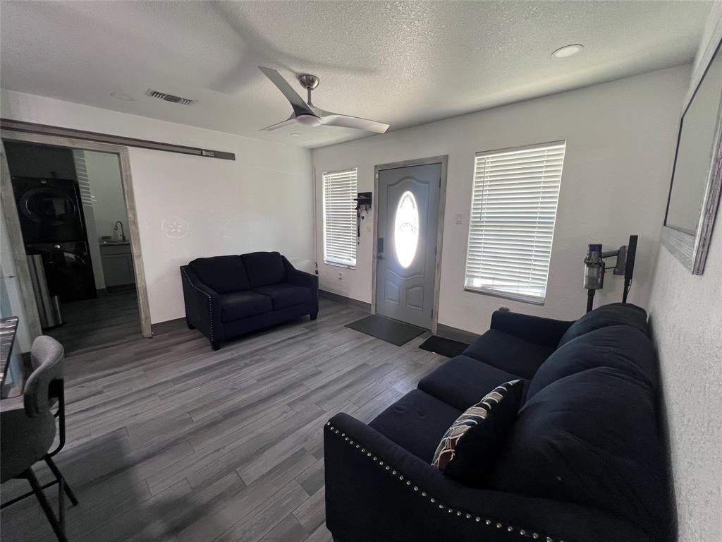 Photo of 201 Darien Drive, Mesquite, TX 75149 (MLS # 21420255)
