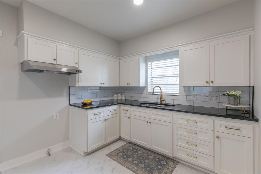 Lunatic Asylum Lands Taylor - Residential