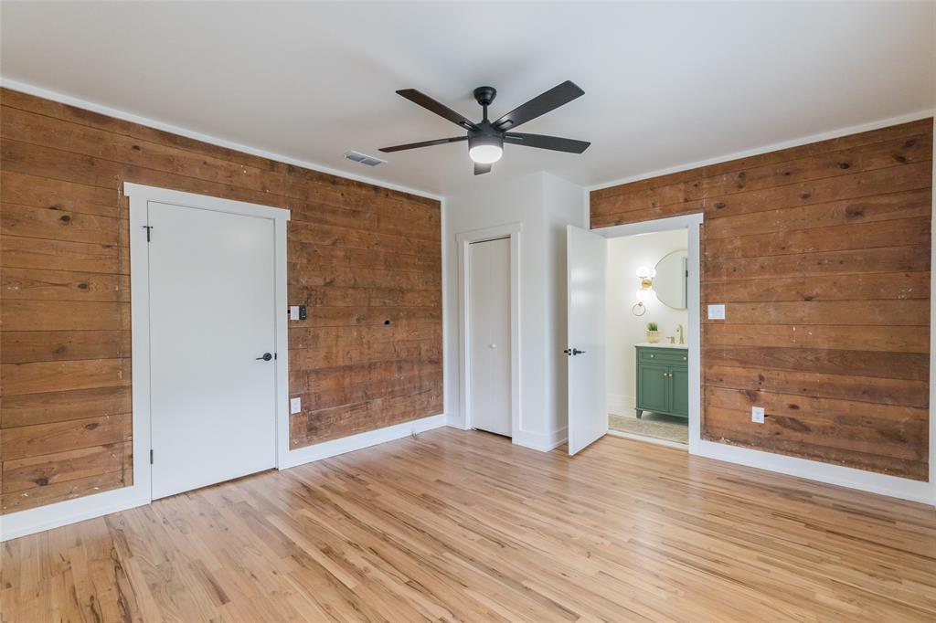 Lunatic Asylum Lands Taylor - Residential