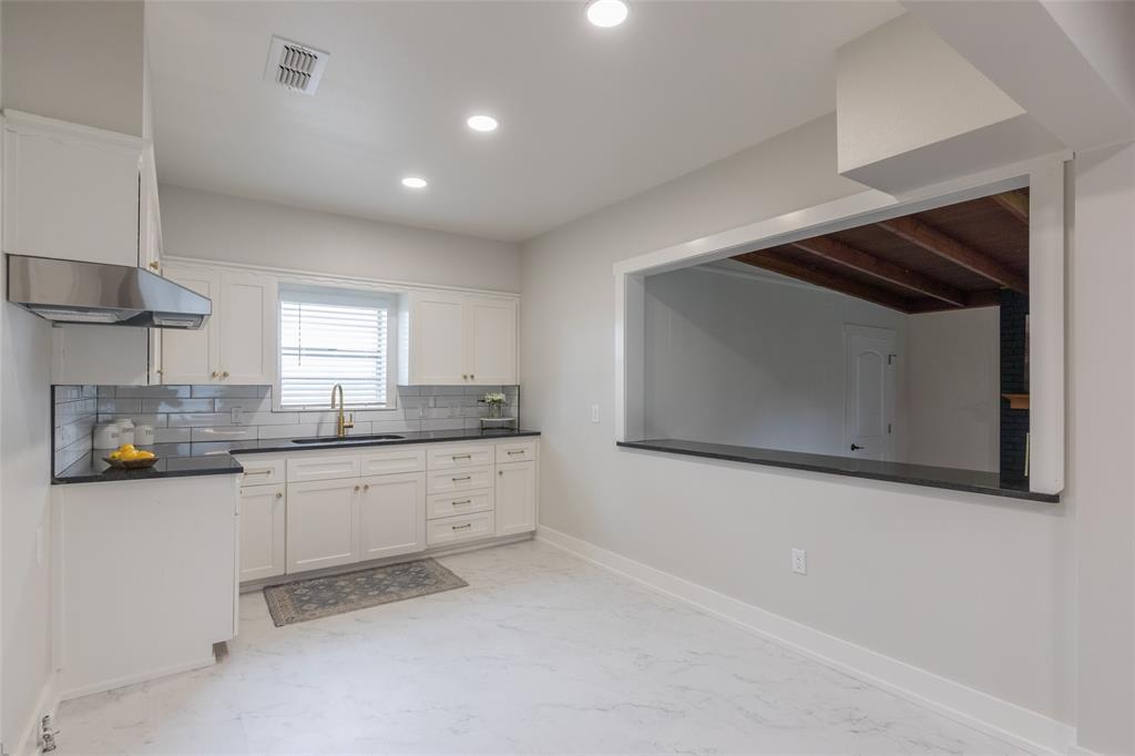 Lunatic Asylum Lands Taylor - Residential