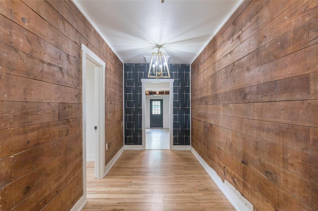 Lunatic Asylum Lands Taylor - Residential