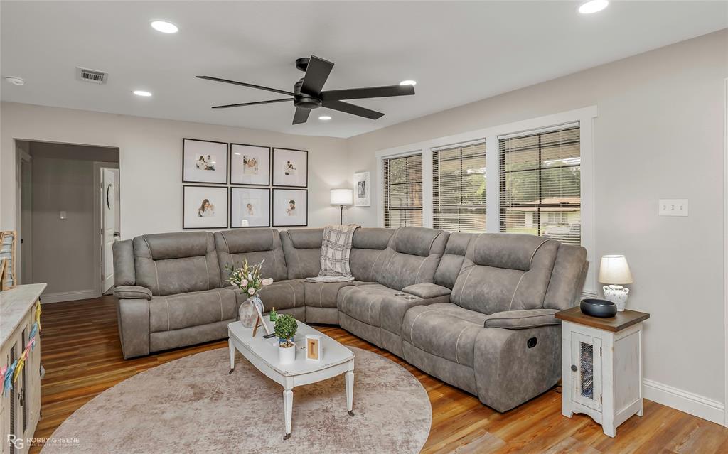 216 Ellis Drive