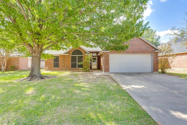 941 JESSICA DR, BURLESON, TX 76028 - Image ddc08f0220b3324db34877f2eda7b0a5/920646444