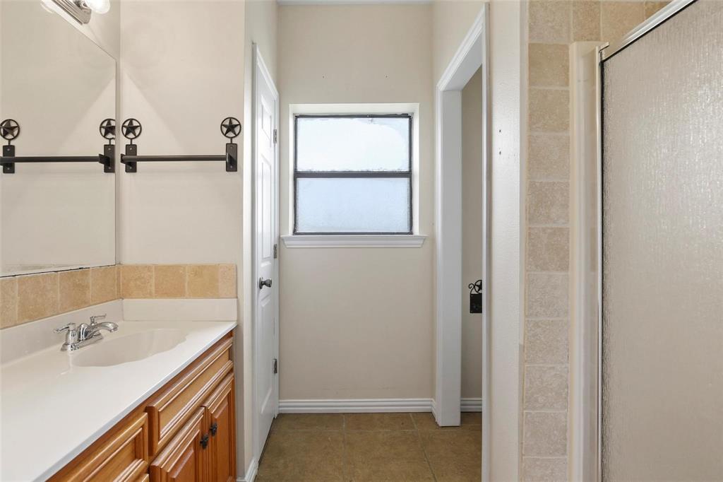 D-Ew Babb Surv Abs 33 - Residential Lease