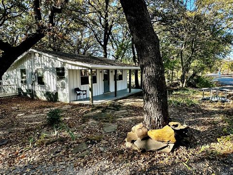 Photo of 318 Windsor Drive, Pottsboro, TX 75076 (MLS # 21136655)