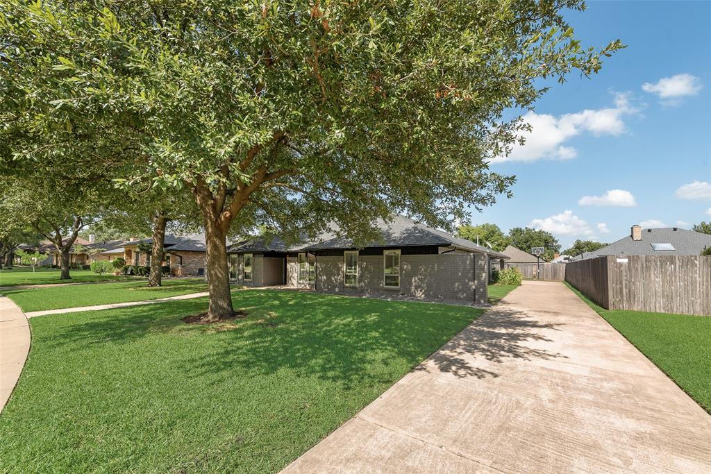 922 Lakeshore Drive