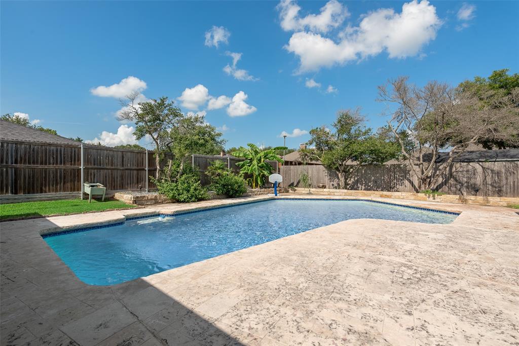 922 Lakeshore Drive