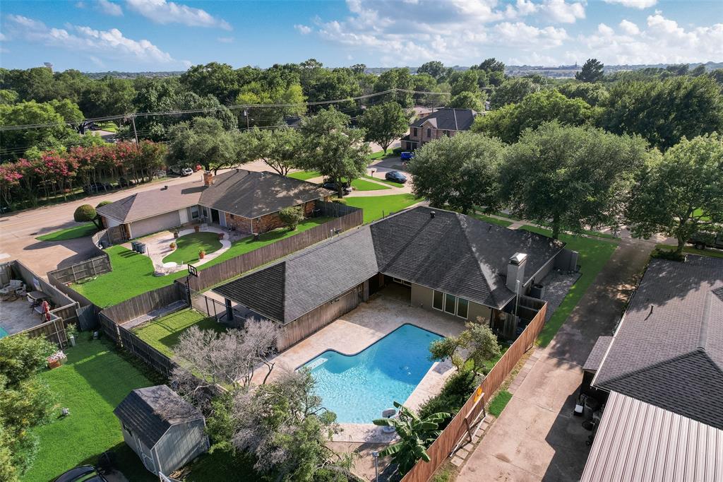 922 Lakeshore Drive