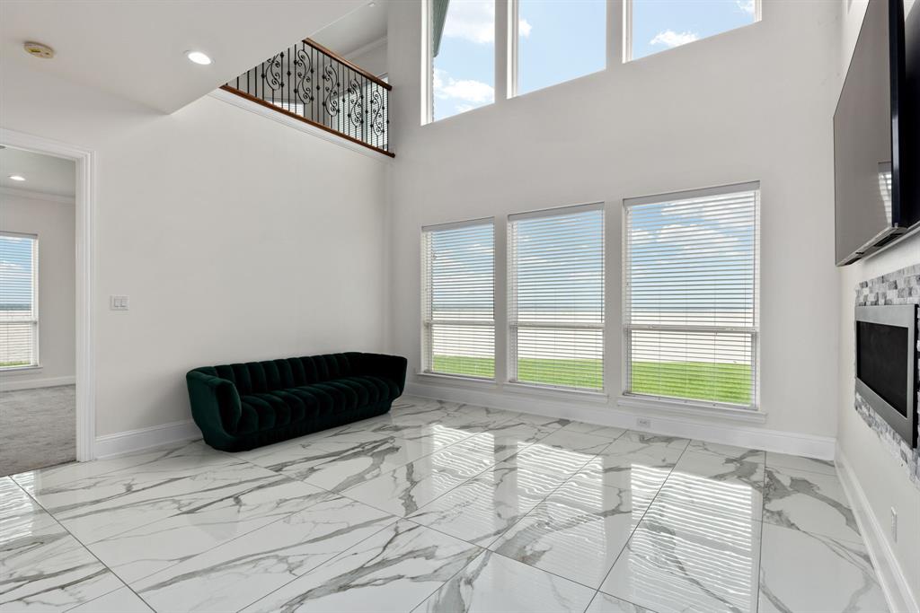 The Peninsula - Residential