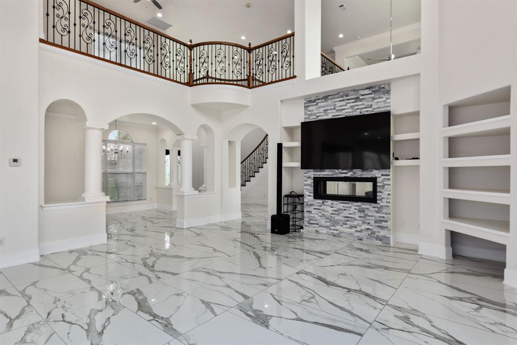 The Peninsula - Residential