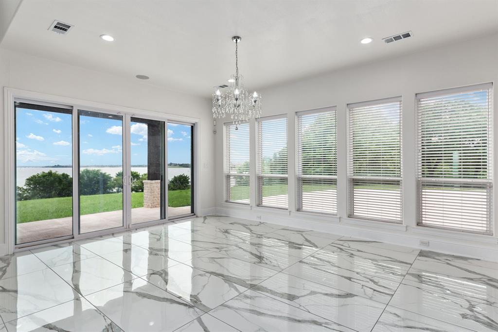 The Peninsula - Residential