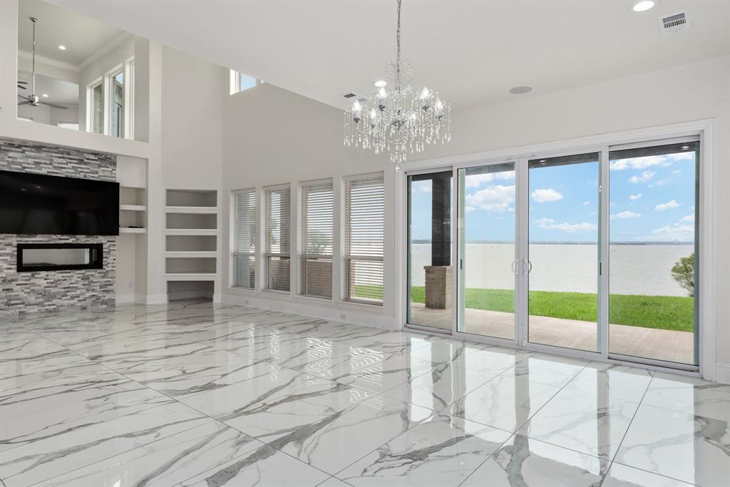 The Peninsula - Residential