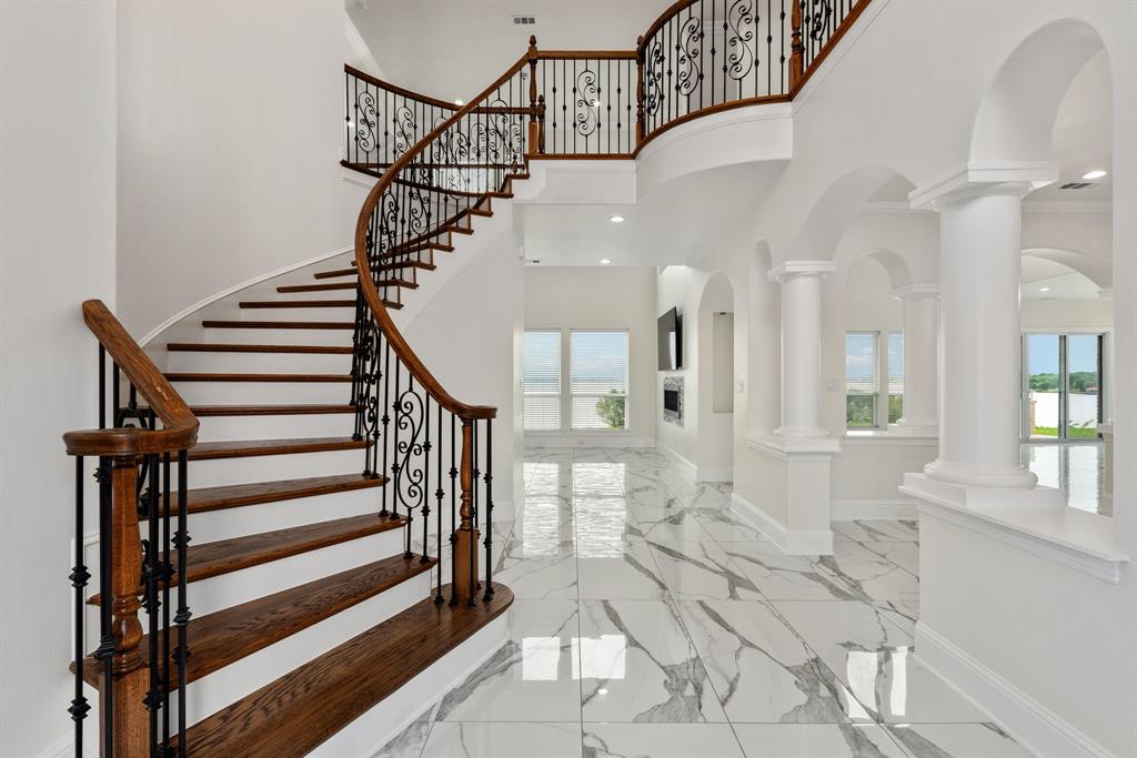 The Peninsula - Residential