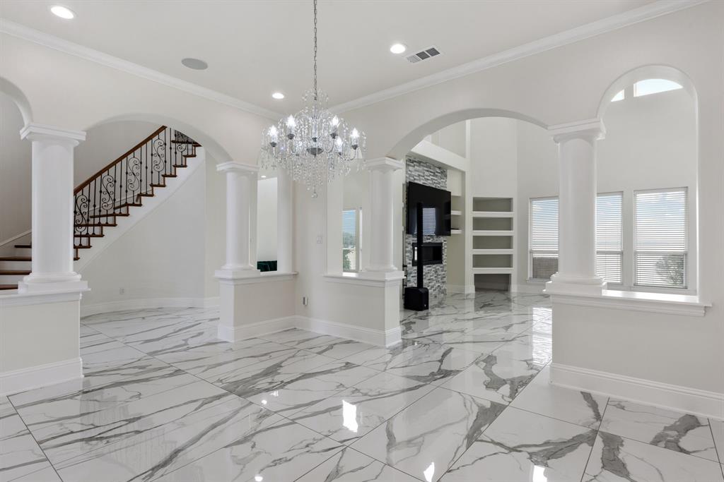 The Peninsula - Residential