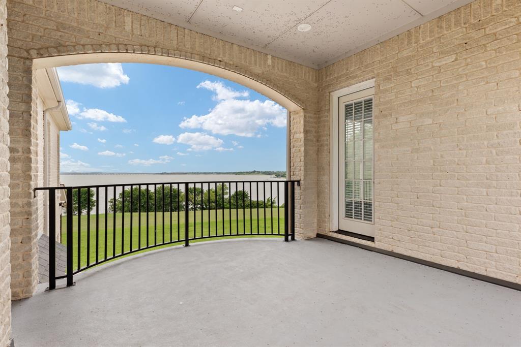 The Peninsula - Residential