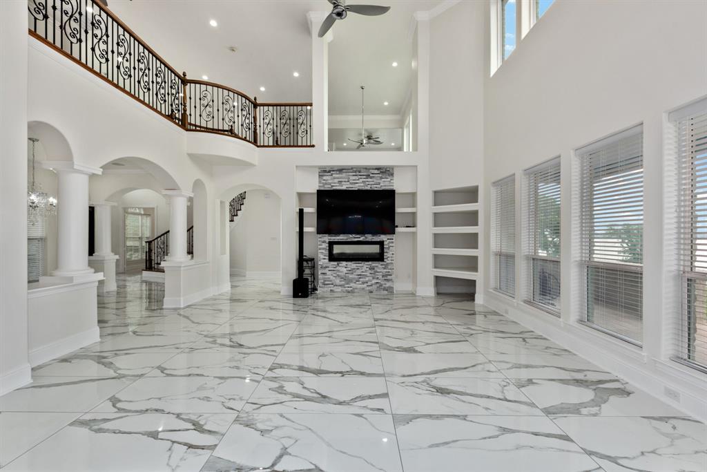 The Peninsula - Residential