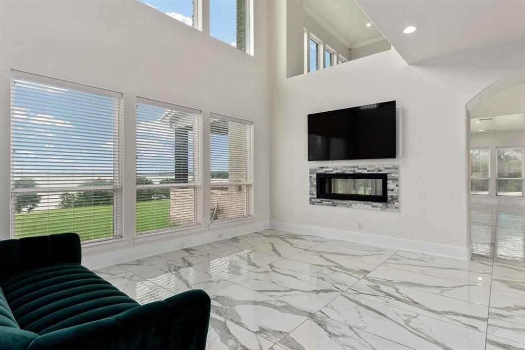 The Peninsula - Residential