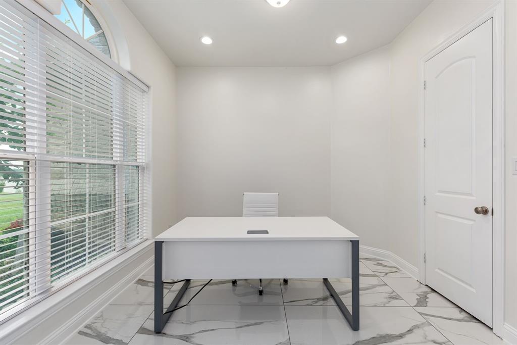 The Peninsula - Residential