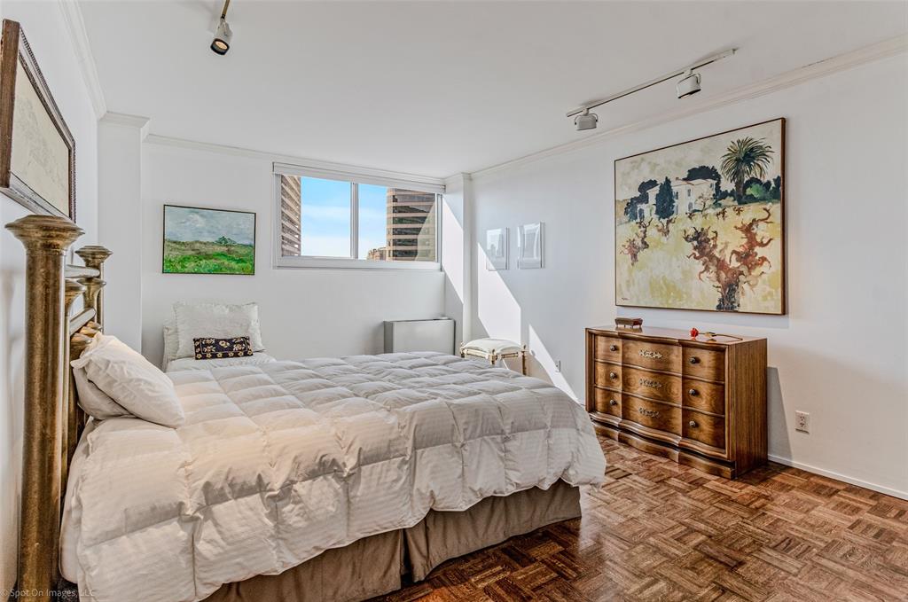 Twenty One Turtle Creek - Residential