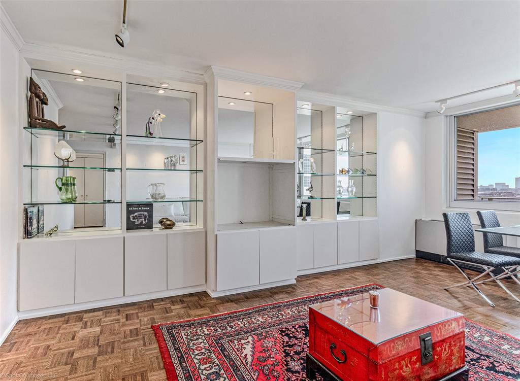 Twenty One Turtle Creek - Residential