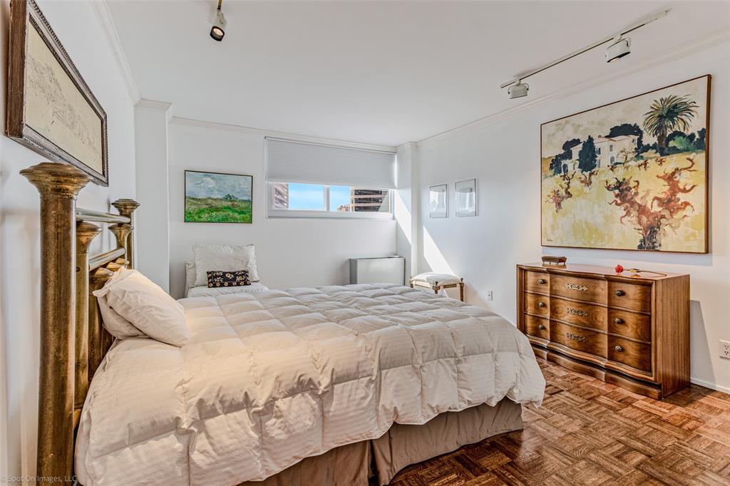 Twenty One Turtle Creek - Residential