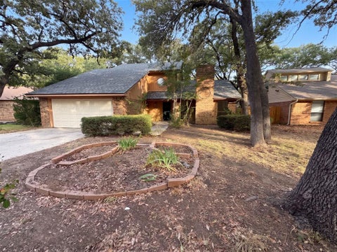 Photo of 4717 Burning Springs Drive, Arlington, TX 76017 (MLS # 21404123)