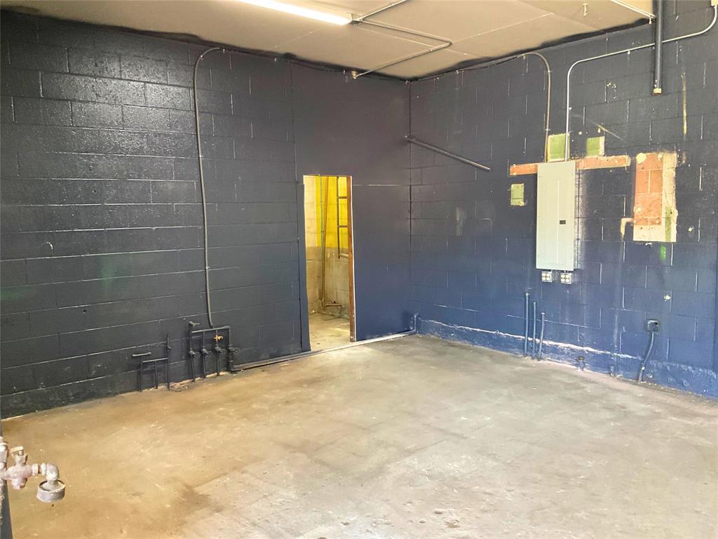 Armstrong - Commercial Sale