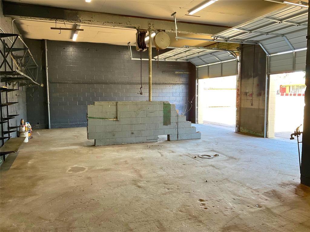 Armstrong - Commercial Sale