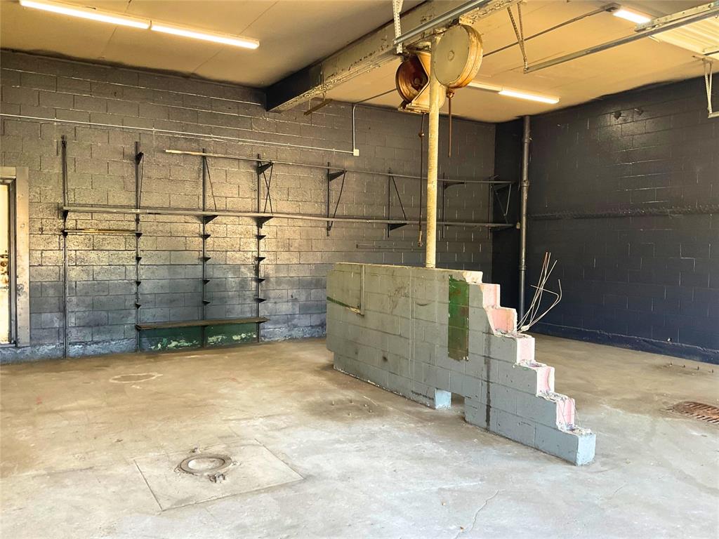 Armstrong - Commercial Sale