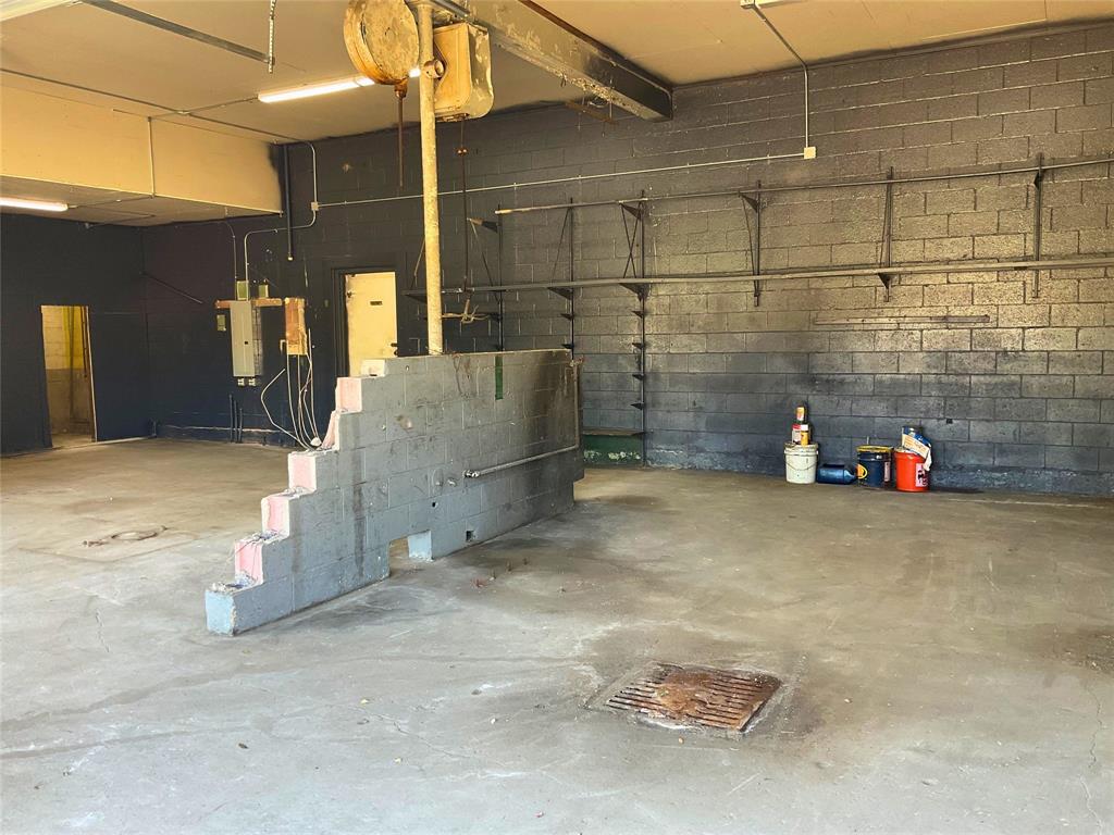 Armstrong - Commercial Sale