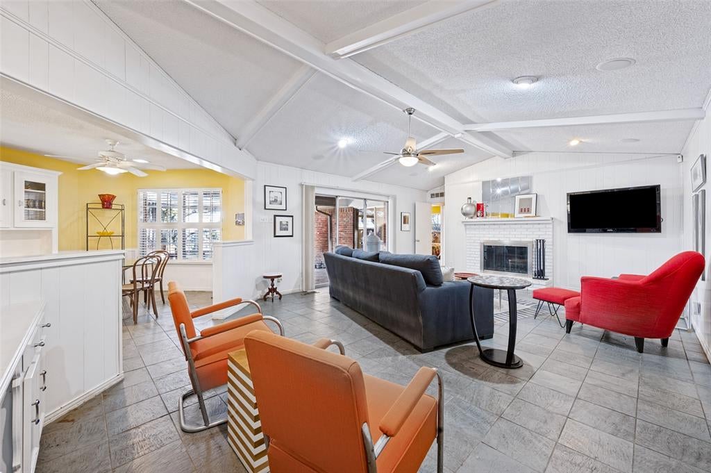 7407 Meadow Oaks Drive