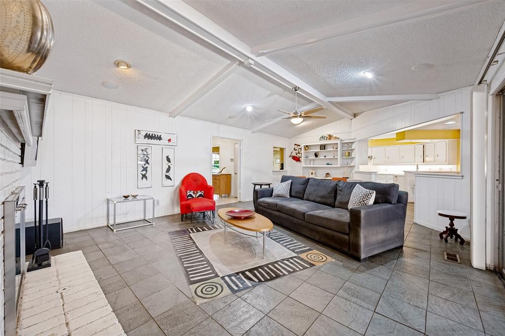 7407 Meadow Oaks Drive