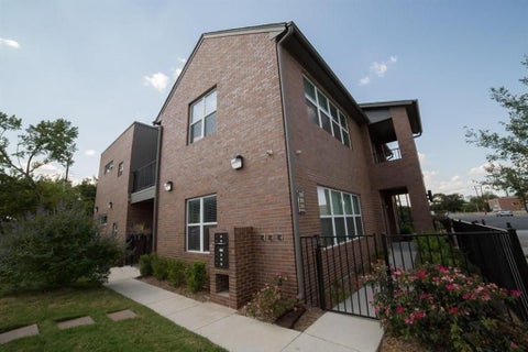 Photo of 1210 College Avenue #202, Fort Worth, TX 76104 (MLS # 21422198)