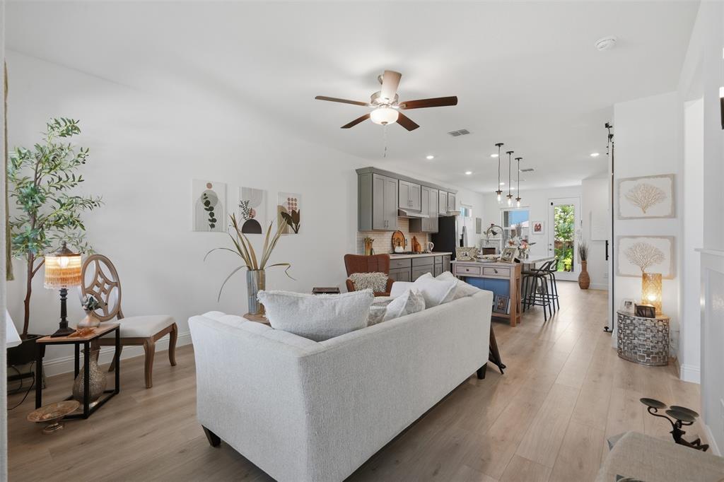 1205 Beebalm Mews