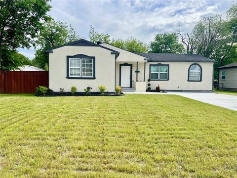 Photo of 414 Goodyear Street, Irving, TX 75062 (MLS # 21246821)